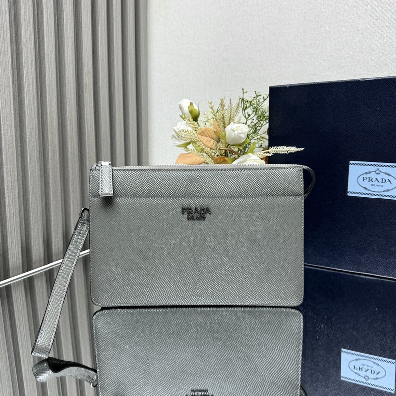 [頂級(jí)原單]Saffiano皮革男士新款手拿包 2VF019可拆式腕帶，拋光鋼質(zhì)