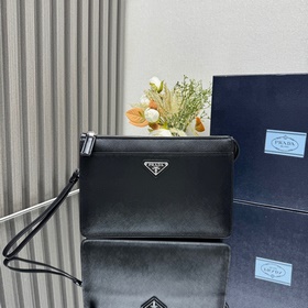 [頂級原單] 新款男士手包2VF032到貨 采用進口Saffiano十字紋牛皮，