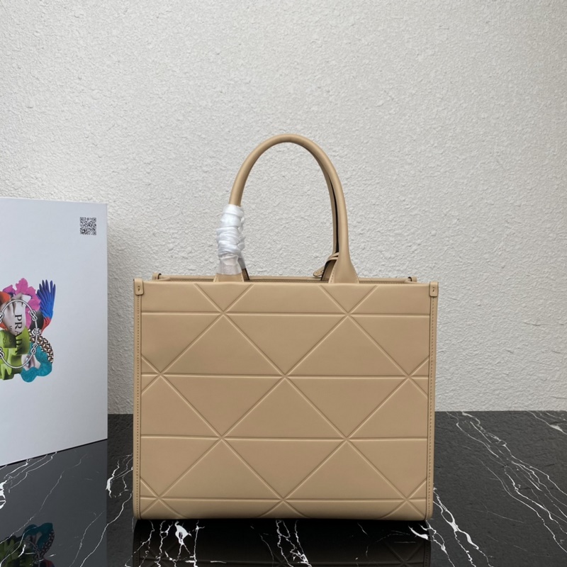 [頂級原單] (中號) 新款三角菱格托特包 托特包 1BA378到貨啦 這款托特