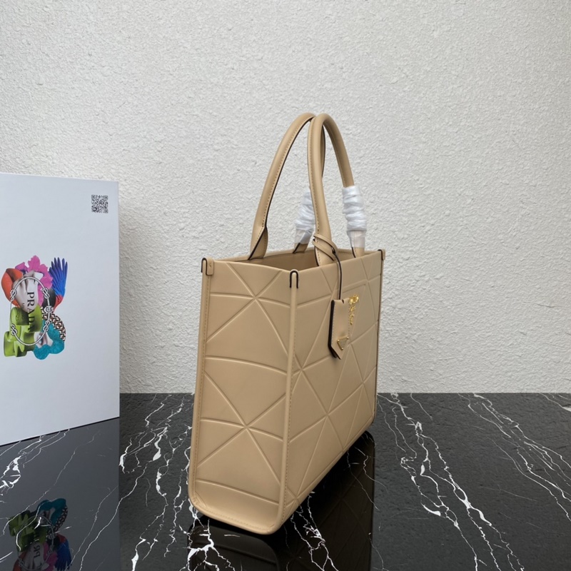 [頂級原單] (中號) 新款三角菱格托特包 托特包 1BA378到貨啦 這款托特