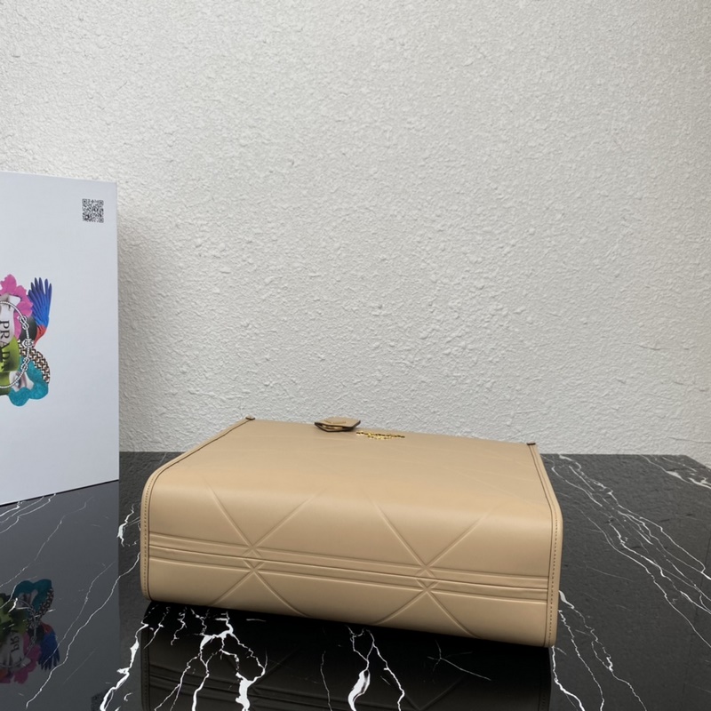 [頂級原單] (中號) 新款三角菱格托特包 托特包 1BA378到貨啦 這款托特