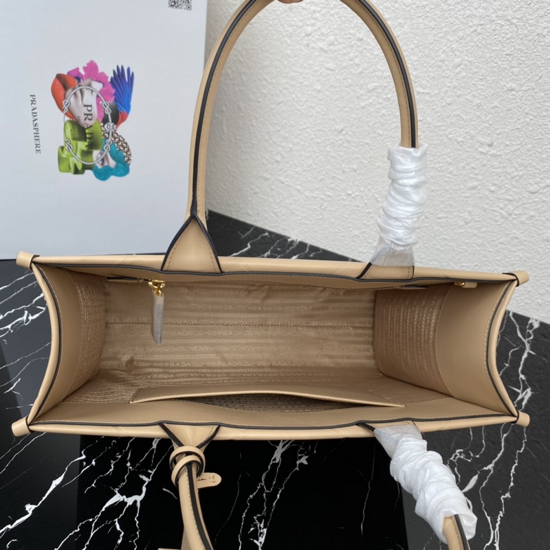 [頂級原單] (中號) 新款三角菱格托特包 托特包 1BA378到貨啦 這款托特