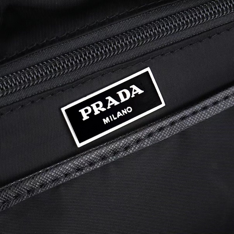 PRADA-普拉達最新款胸包 官網同步 采用原版進口防水布料配原版五金 做工細節
