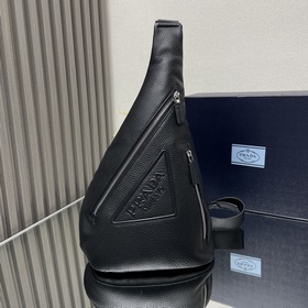 [頂級(jí)原單] 新款胸包 2VZ092荔枝紋全皮 2026秋冬男士胸包采用柔軟小牛