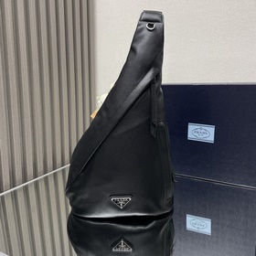 [頂級(jí)原單] 新款胸包 2VZ092全皮 2026秋冬男士胸包采用柔軟小牛皮革，