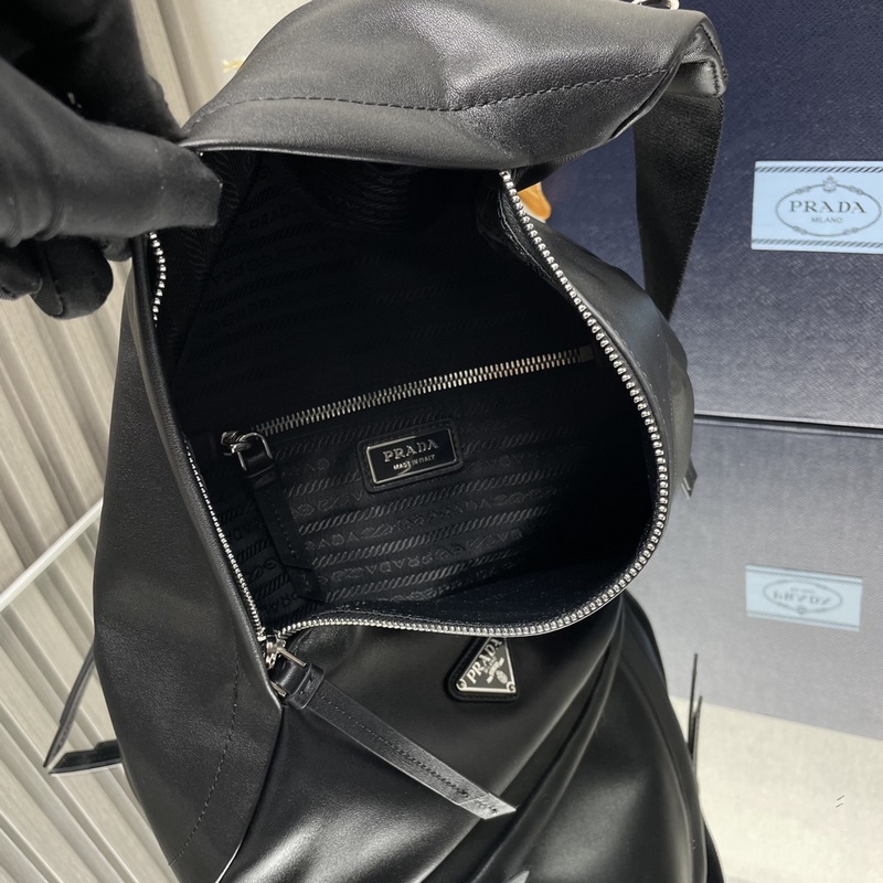 [頂級原單] 新款胸包 2VZ092全皮 2026秋冬男士胸包采用柔軟小牛皮革，