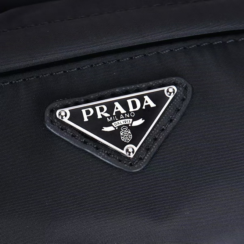 PRADA-普拉達(dá)最新款胸包/腰包 官網(wǎng)同步 采用原版進(jìn)口防水布料配原版五金 做