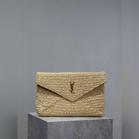 編織手拿包 LE 信封式手拿包_ 新款手拿包 個性幹練，手拿效果精緻酷颯，超輕自