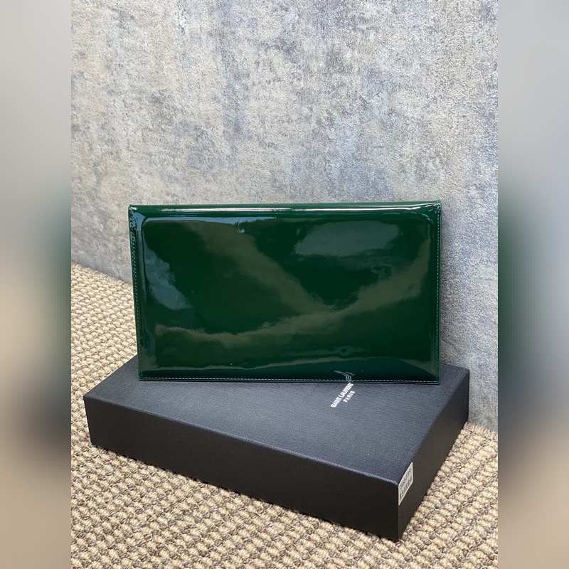 新款手包 最經典的標志性金屬logo，意大利進口牛皮，簡約又不失高端，搭配休閑風