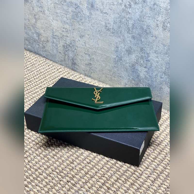 新款手包 最經典的標志性金屬logo，意大利進口牛皮，簡約又不失高端，搭配休閑風