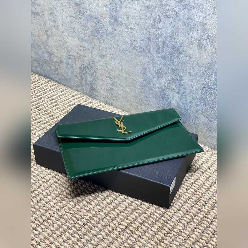 新款手包 最經典的標志性金屬logo，意大利進口牛皮，簡約又不失高端，搭配休閑風