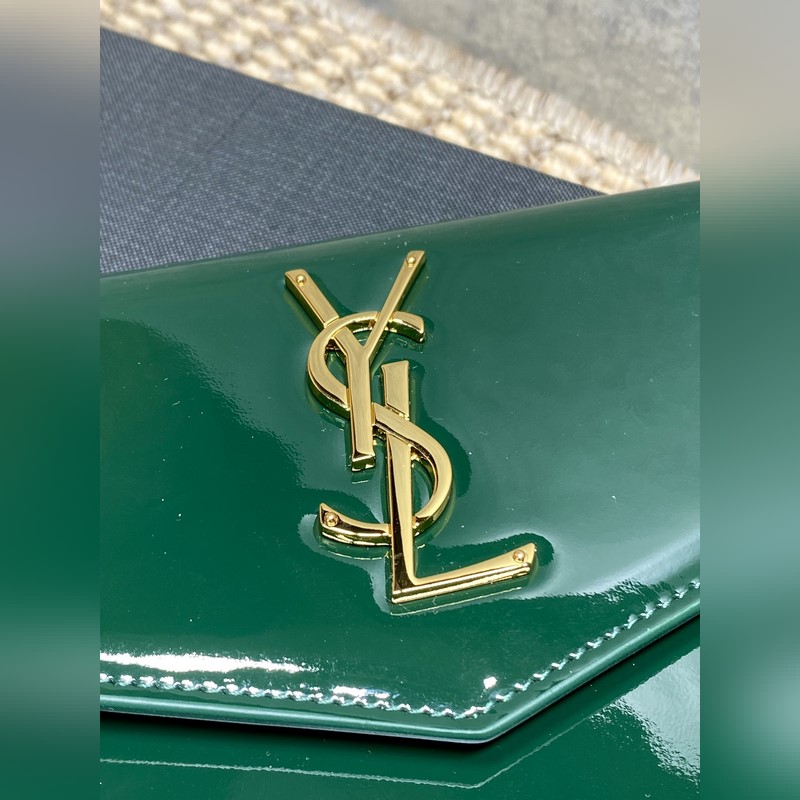 新款手包 最經典的標志性金屬logo，意大利進口牛皮，簡約又不失高端，搭配休閑風