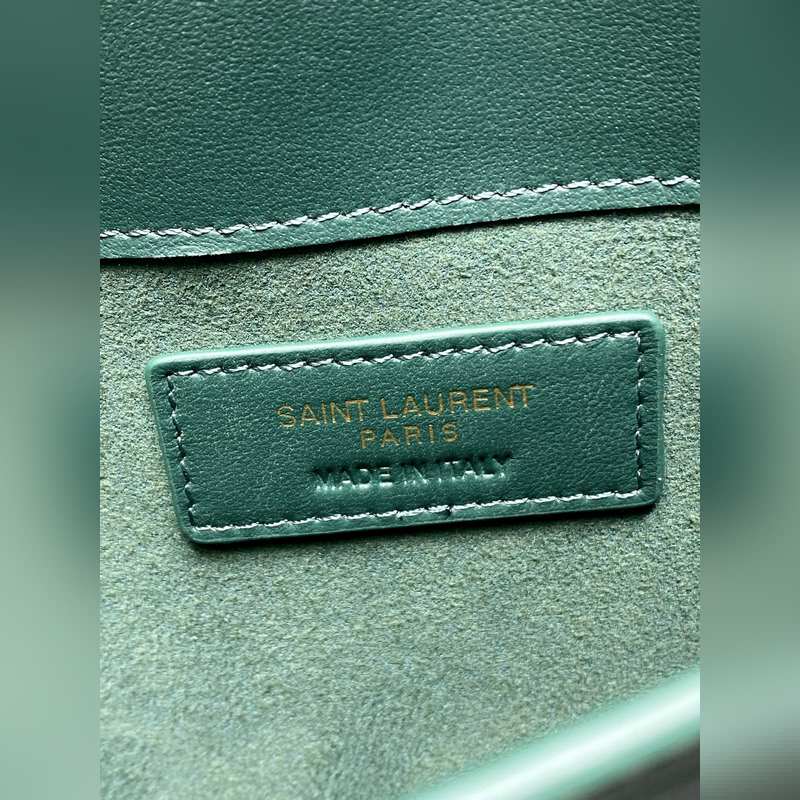 新款手包 最經典的標志性金屬logo，意大利進口牛皮，簡約又不失高端，搭配休閑風