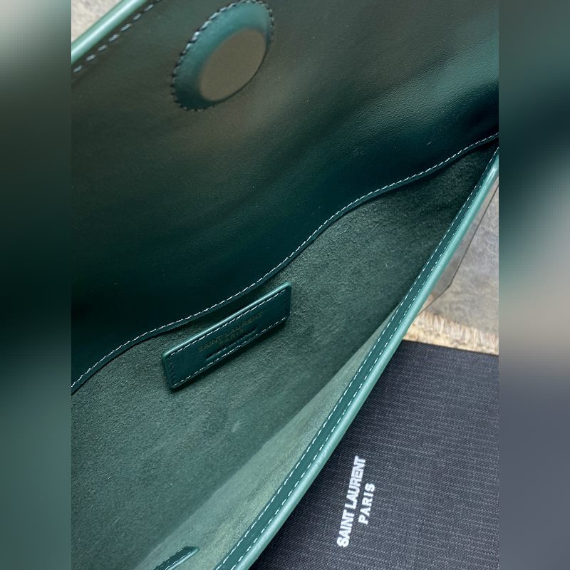 新款手包 最經典的標志性金屬logo，意大利進口牛皮，簡約又不失高端，搭配休閑風