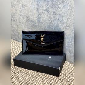 新款手包 最經典的標志性金屬logo，意大利進口牛皮，簡約又不失高端，搭配休閑風