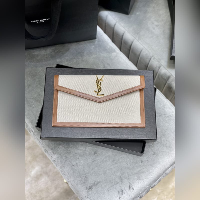 UPTOWN_新品手拿包 最經(jīng)典的標(biāo)志性金屬logo，意大利進(jìn)口牛皮，簡約又不失