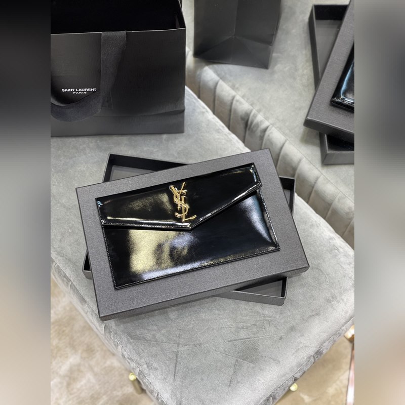 Uptown_新品手拿包 最經典的標志性金屬logo，意大利進口牛皮，簡約又不失