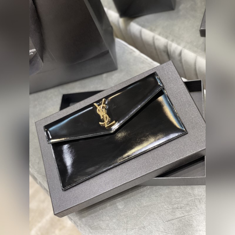 Uptown_新品手拿包 最經典的標志性金屬logo，意大利進口牛皮，簡約又不失