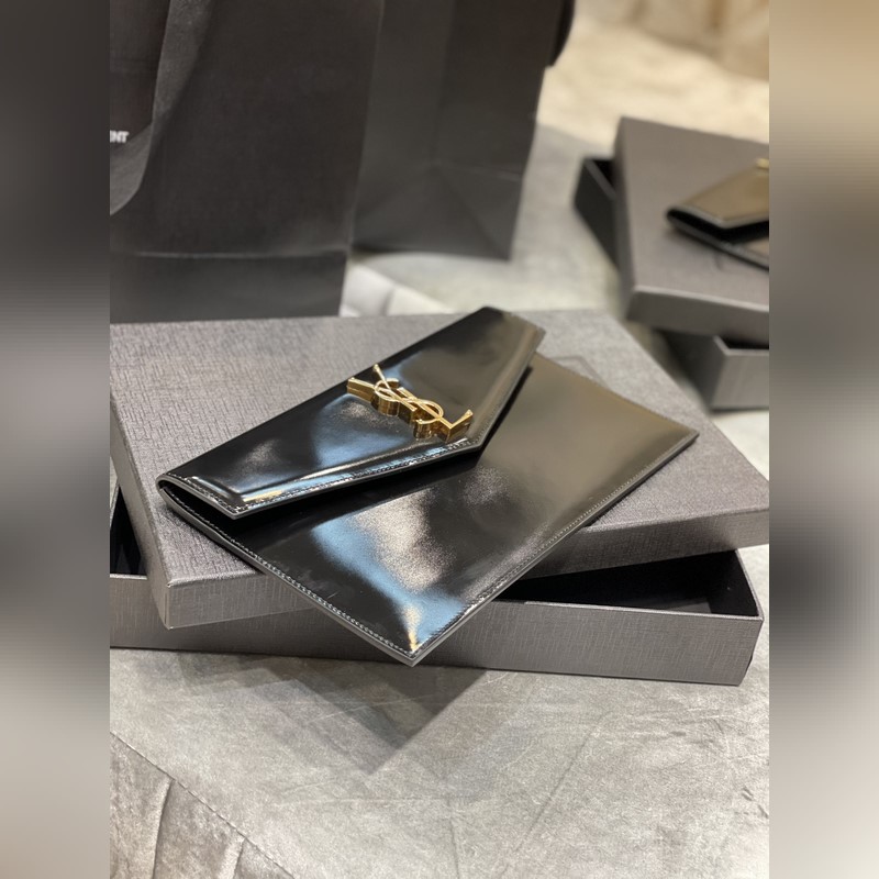 Uptown_新品手拿包 最經典的標志性金屬logo，意大利進口牛皮，簡約又不失