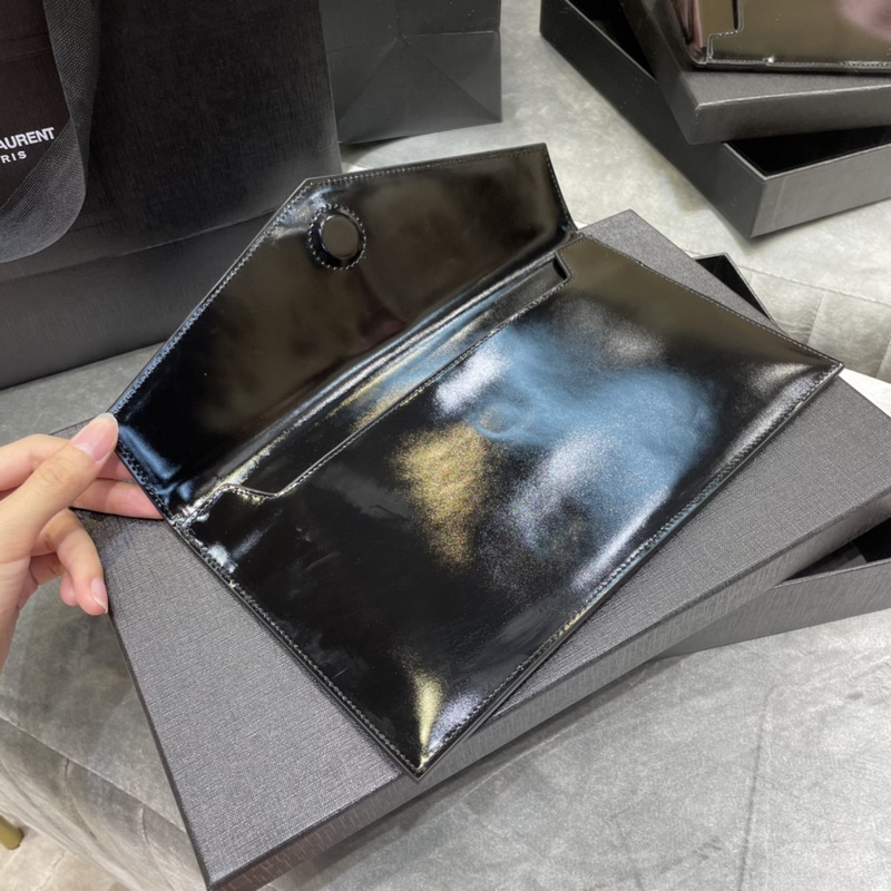 Uptown_新品手拿包 最經典的標志性金屬logo，意大利進口牛皮，簡約又不失