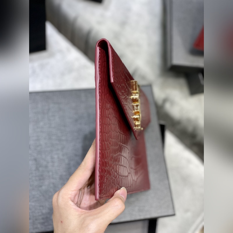 Uptown_新品手拿包 最經典的標志性金屬logo，意大利進口牛皮，簡約又不失