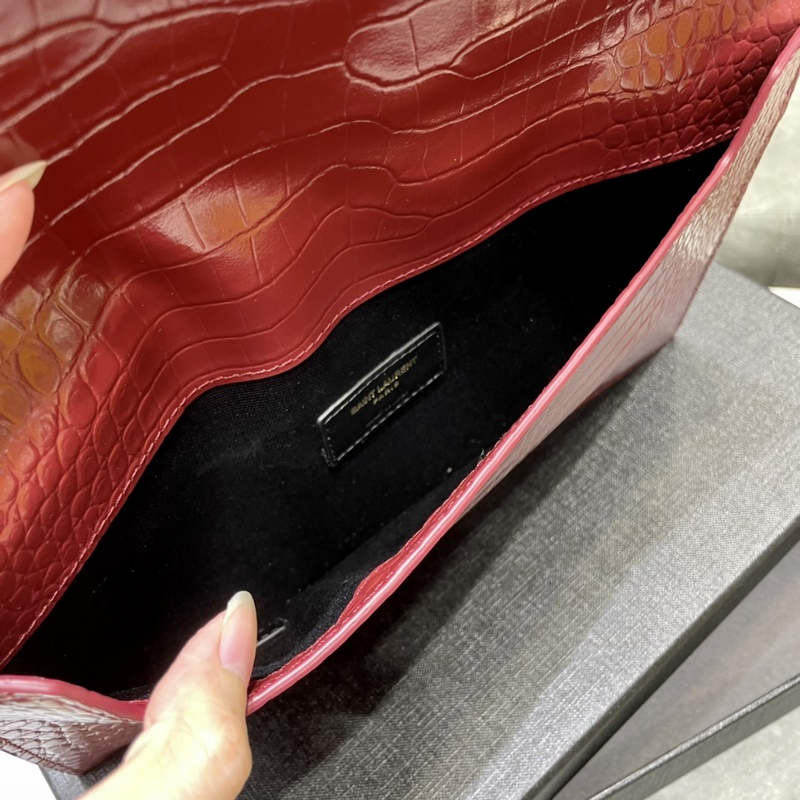 Uptown_新品手拿包 最經典的標志性金屬logo，意大利進口牛皮，簡約又不失