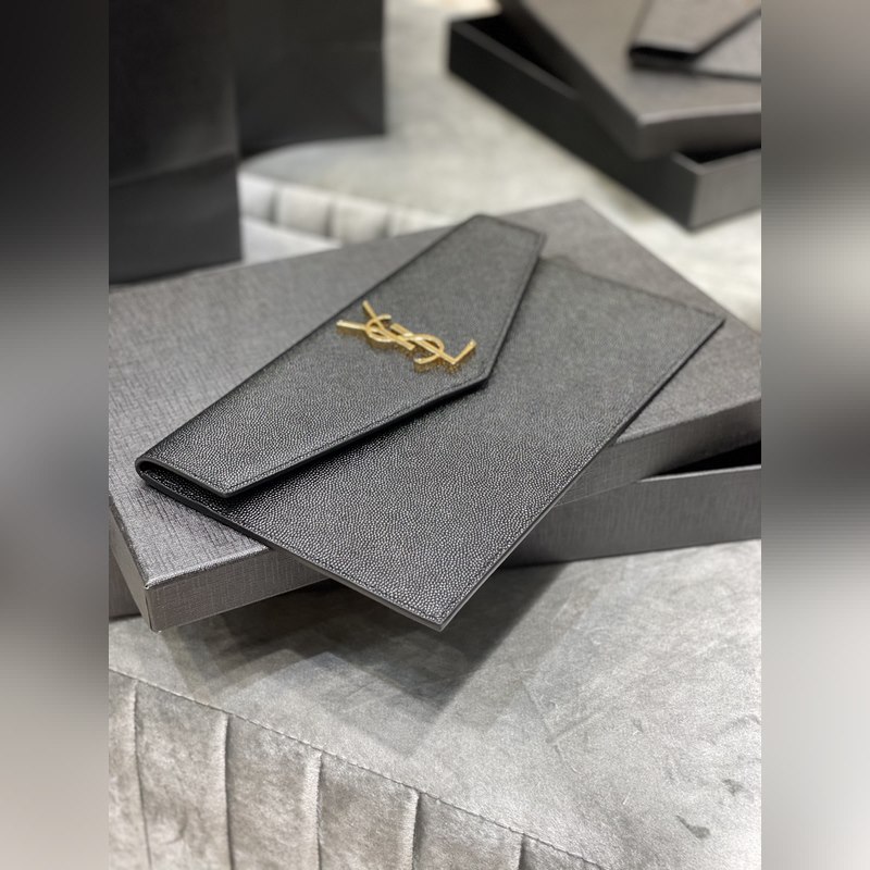 Uptown_新品手拿包 最經(jīng)典的標(biāo)志性金屬logo，意大利進(jìn)口牛皮，簡約又不失