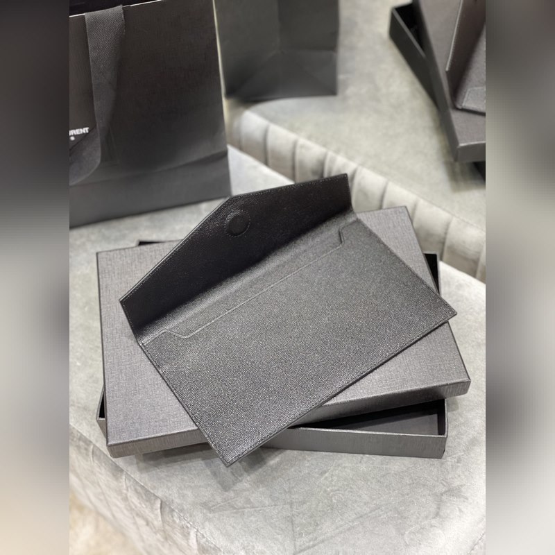 Uptown_新品手拿包 最經(jīng)典的標(biāo)志性金屬logo，意大利進(jìn)口牛皮，簡約又不失