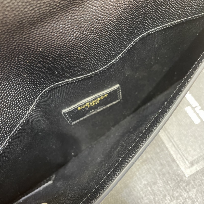 Uptown_新品手拿包 最經(jīng)典的標(biāo)志性金屬logo，意大利進(jìn)口牛皮，簡約又不失