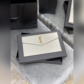 Uptown_新品手拿包 最經典的標志性金屬logo，意大利進口牛皮，簡約又不失