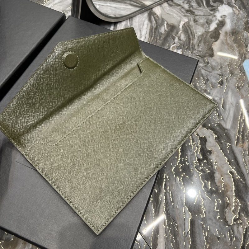 Uptown_新品手拿包 最經(jīng)典的標志性金屬logo，意大利進口牛皮，簡約又不失