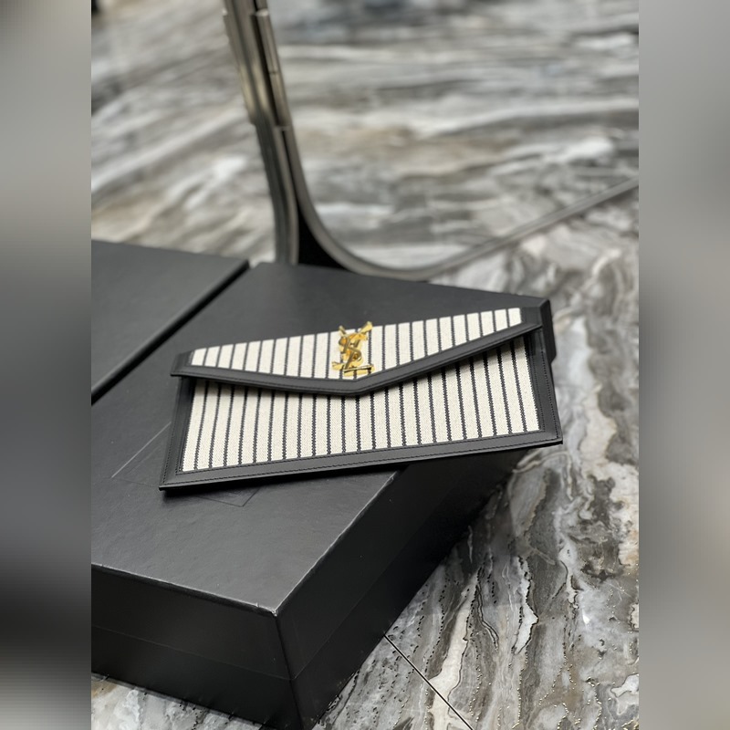 Uptown_新品手拿包 最經典的標志性金屬logo，意大利進口牛皮，簡約又不失