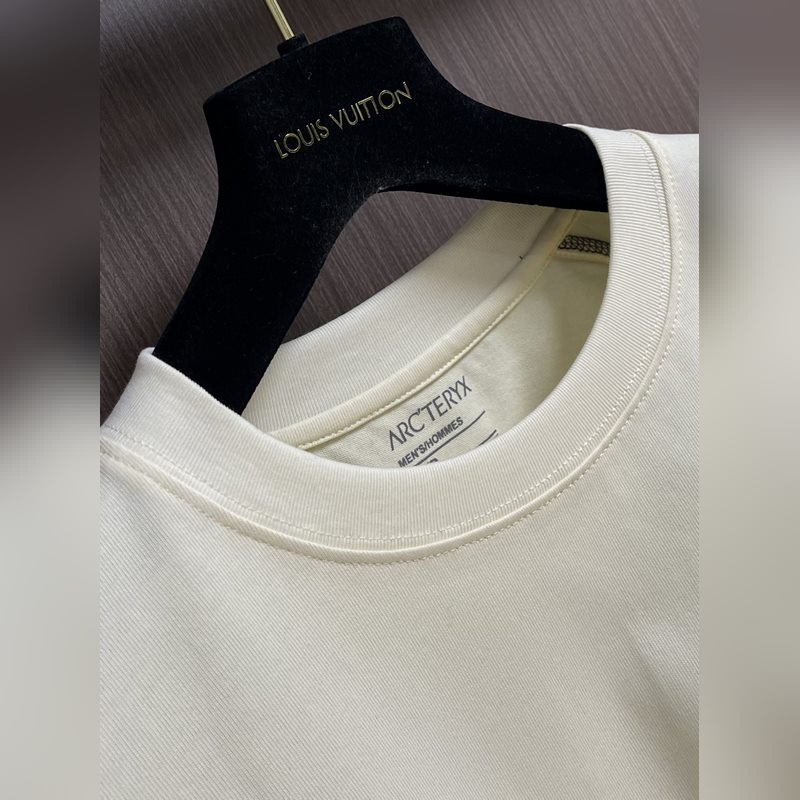 Arcteryx 始祖鳥戶外登山長袖T恤 原版定制拉鍊，明線進口機器4針6線做法