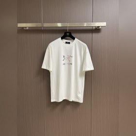 整套 ARCTERYX 始祖鳥2026ss新款圓領T恤短褲套裝，經典logo標識