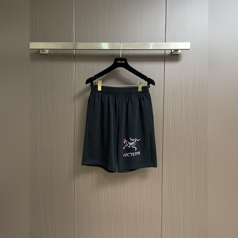 整套ARCTERYX 始祖鳥2026ss新款圓領T恤短褲套裝，經(jīng)典logo標識印