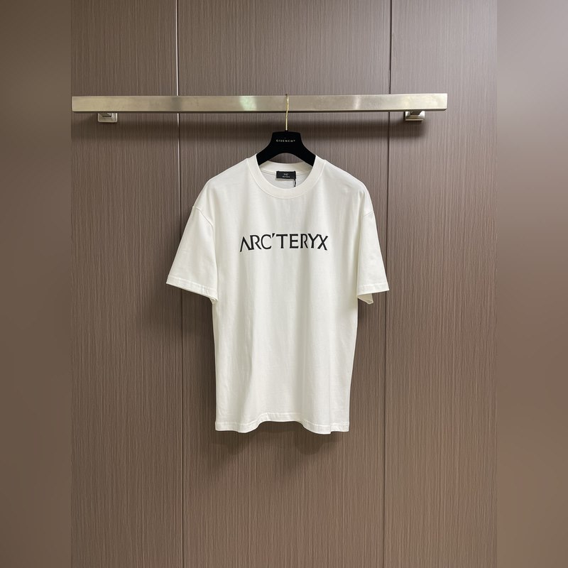 整套ARCTERYX 始祖鳥2026ss新款圓領T恤短褲套裝，經典logo標識印