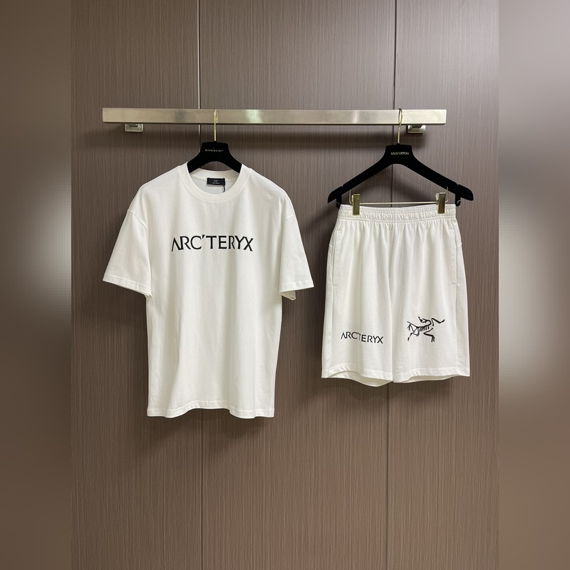 整套ARCTERYX 始祖鳥2026ss新款圓領T恤短褲套裝，經典logo標識印