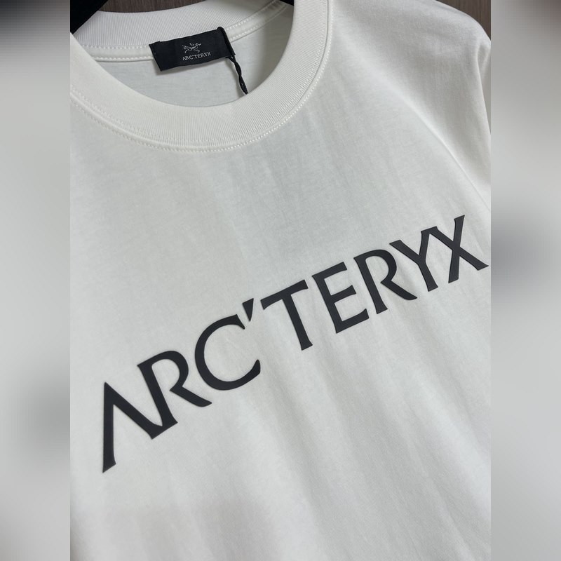 整套ARCTERYX 始祖鳥2026ss新款圓領T恤短褲套裝，經典logo標識印