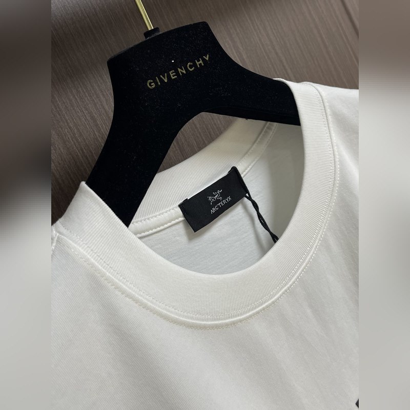 整套ARCTERYX 始祖鳥2026ss新款圓領T恤短褲套裝，經典logo標識印