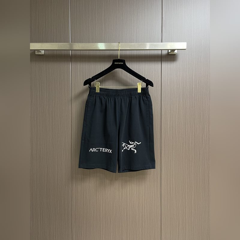 整套ARCTERYX 始祖鳥2026ss新款圓領(lǐng)T恤短褲套裝，經(jīng)典logo標(biāo)識(shí)印