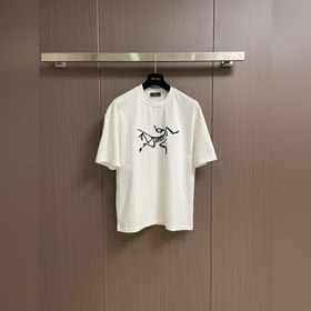 Arcteryx始祖鳥 2026SS 胸前印花短袖T恤 采用60支雙股，270g