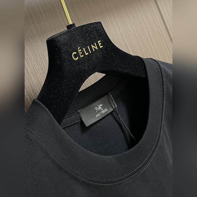 Arcteryx始祖鳥 2026SS 胸前印花短袖T恤 采用60支雙股，270g