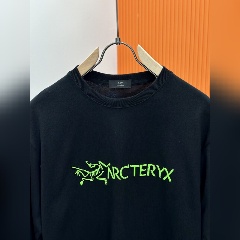 Arcteryx始祖鳥2026早秋新款男女同情侶款 休閑寬松棉質(zhì)圓領(lǐng)長袖T恤衫！