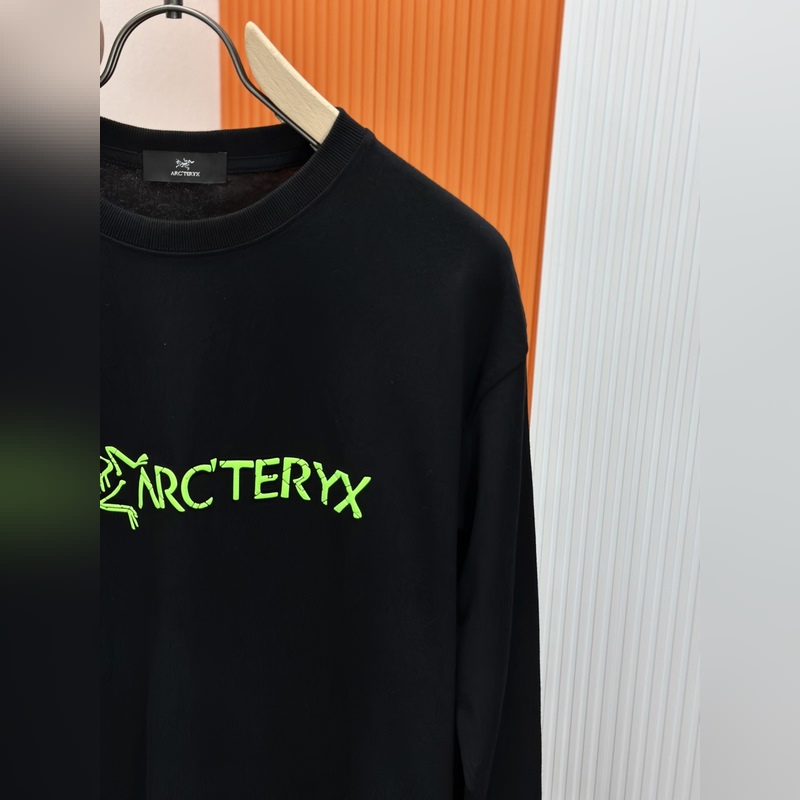 Arcteryx始祖鳥2026早秋新款男女同情侶款 休閑寬松棉質(zhì)圓領(lǐng)長袖T恤衫！