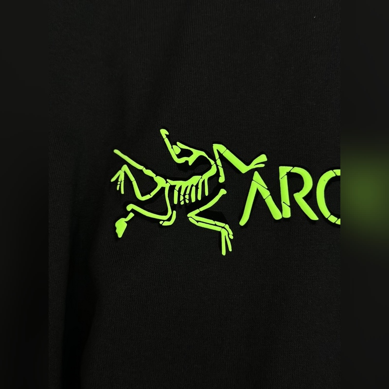 Arcteryx始祖鳥2026早秋新款男女同情侶款 休閑寬松棉質(zhì)圓領(lǐng)長袖T恤衫！