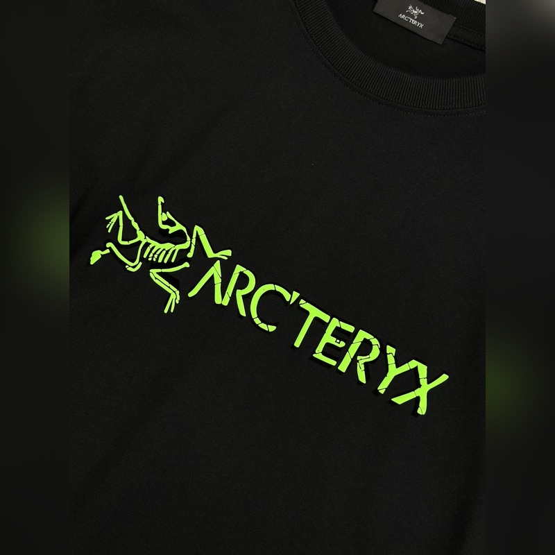 Arcteryx始祖鳥2026早秋新款男女同情侶款 休閑寬松棉質(zhì)圓領(lǐng)長袖T恤衫！