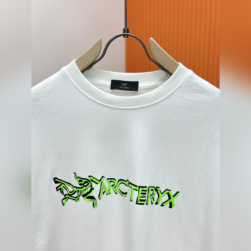 Arcteryx始祖鳥2026早秋新款男女同情侶款 休閑寬松棉質圓領長袖T恤衫！