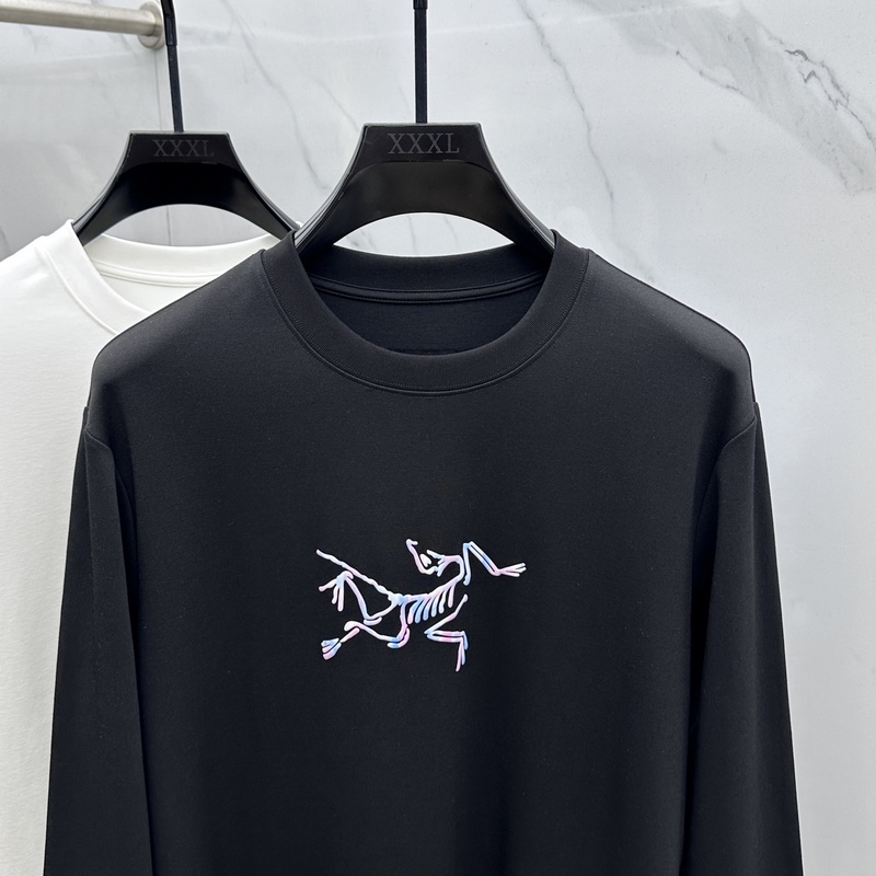 ARCTERYX始祖鳥 2026SS秋季新款男士圓領長袖 T 恤，以當季色調傳遞