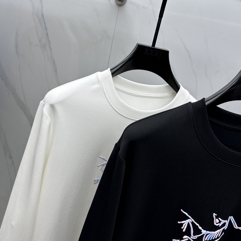 ARCTERYX始祖鳥 2026SS秋季新款男士圓領長袖 T 恤，以當季色調傳遞