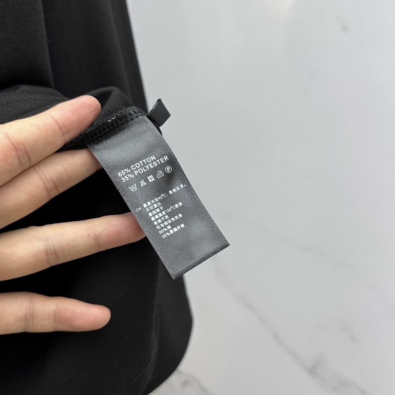 ARCTERYX始祖鳥 2026SS秋季新款男士圓領長袖 T 恤，以當季色調傳遞